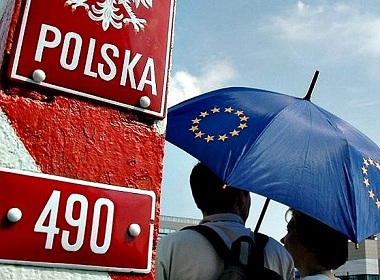 Poland Granted 900,000 Visas to Ukrainians in 2015 