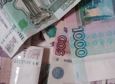 Russians spend over 50% of their income on food