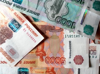 23% of Russians get paid cash in envelopes to hide true wages