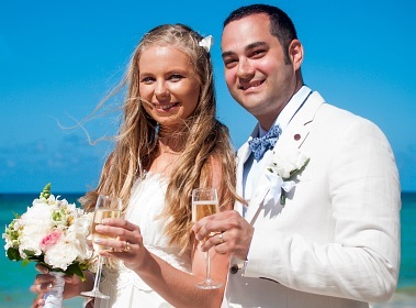 Saulo (Canada) and Ksenia (Russia): Our online dating success story. 