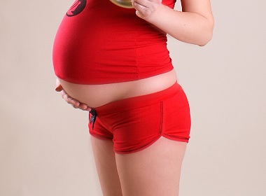 Burger King offers pregnancy payout of 3 million rubles to Russian girls who conceive to soccer stars.