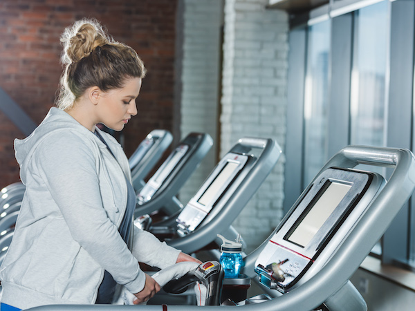 The participants had to walked or ran on treadmill while the intensity was increasing.