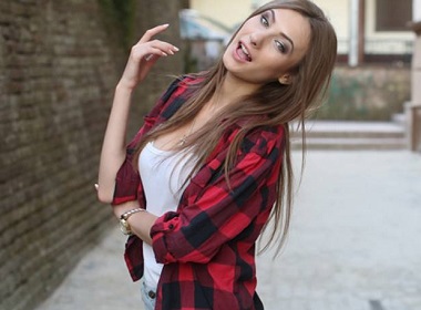 What is one quality in a man which makes a woman fall in love with him?