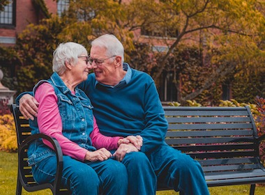 Happy people live longer, research suggests